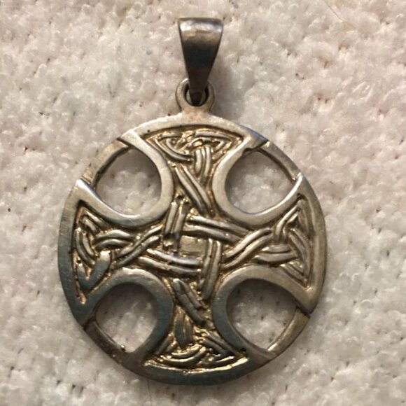 Sterling Silver Circular Celtic Knot Pendant - Picture 1 of 16